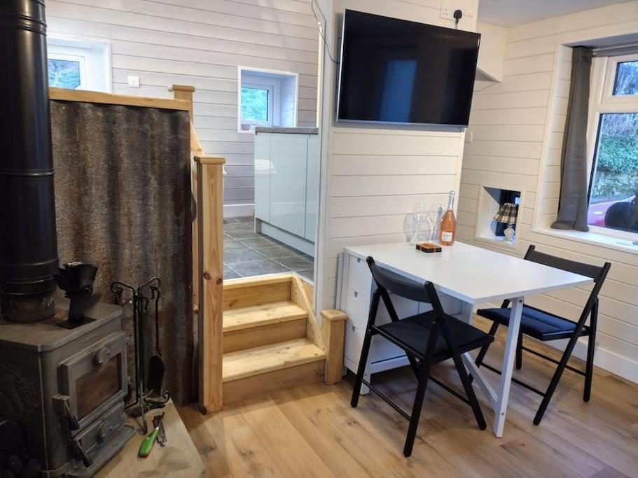 허더즈필드 The Scullery - A Quirky Annex With Wood Fire 빌라 외부 사진