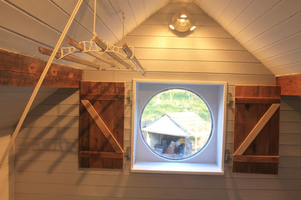 허더즈필드 The Scullery - A Quirky Annex With Wood Fire 빌라 외부 사진